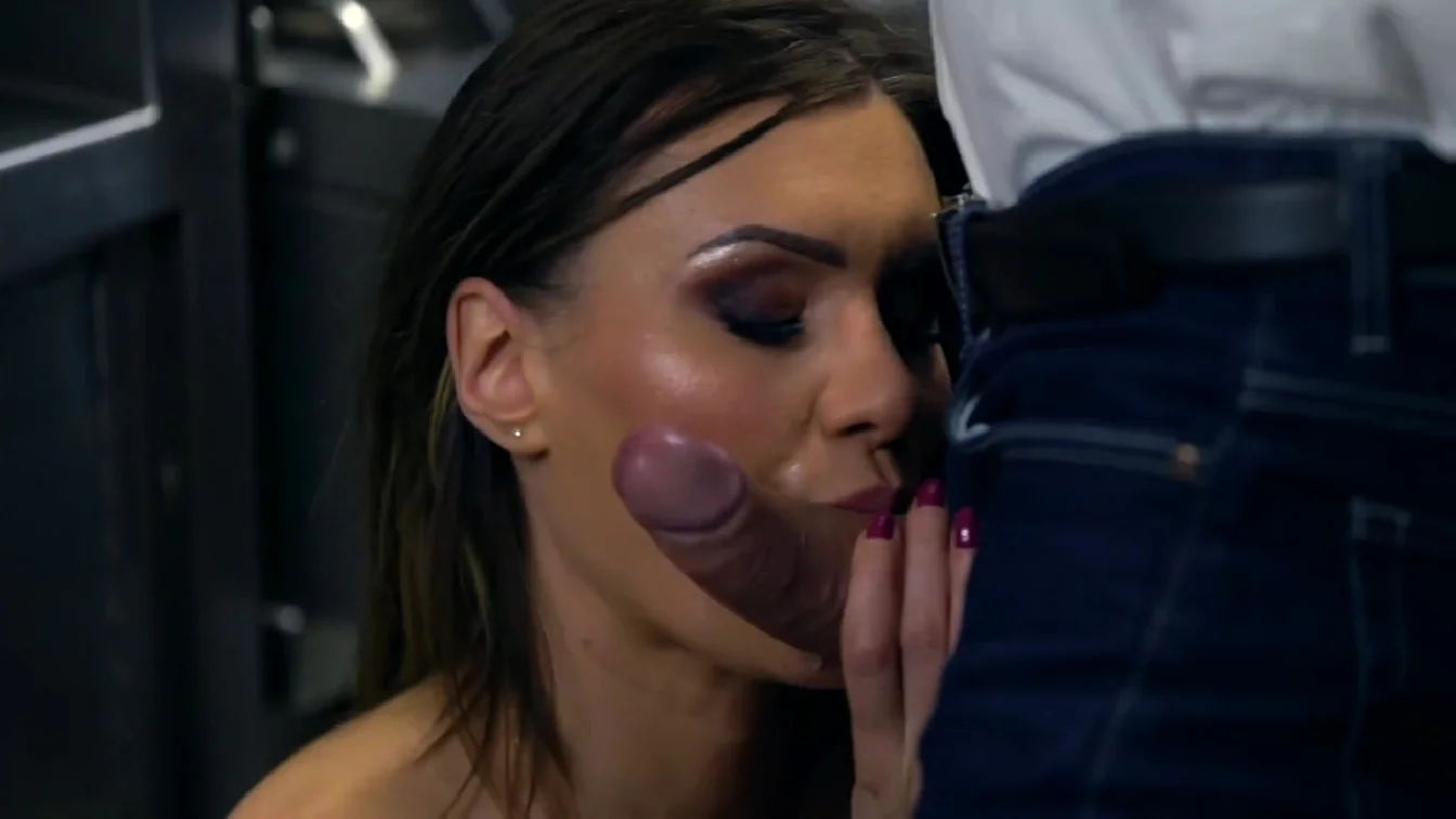 Preview of JacquietEtMichelElite Kitana Lure Alice Cracks With Excitement XXX